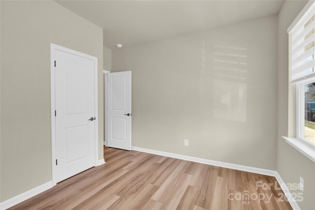 Building Photo - 5850 Strathmore Ct