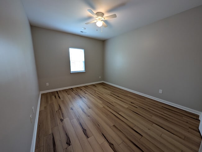 Building Photo - Room in House on Stone Mountain Dr