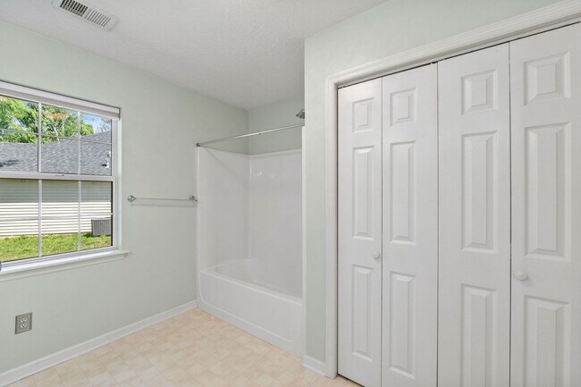 Building Photo - 928 Hunting Horn Wy