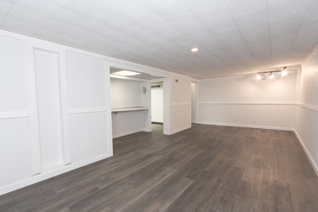 Building Photo - Southview