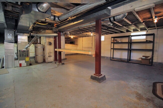 Building Photo - 6435 NE Cleveland Ave