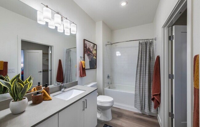 Building Photo - 2105 Forum Dr