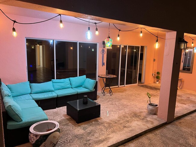 Building Photo - 8888 SW 136th St