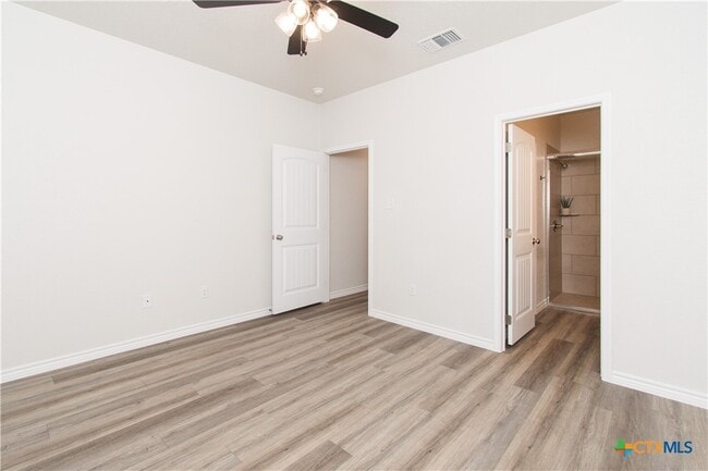 Building Photo - 121 Leon Ln