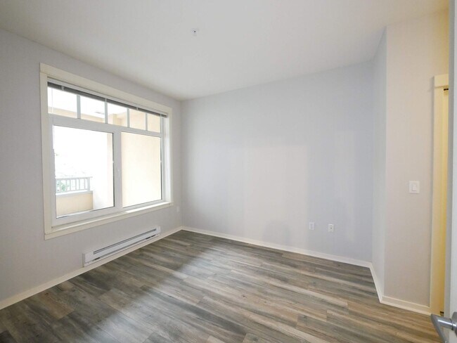 Building Photo - 1Bed 1Bath DT Kirkland Condo Available for...