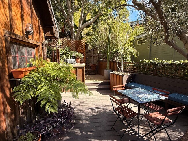 Building Photo - Furnished 1940s Beachwood Canyon Retreat with Treetop Deck + Creative Loft!
