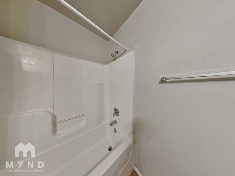 Building Photo - 3515 E Fairmont St