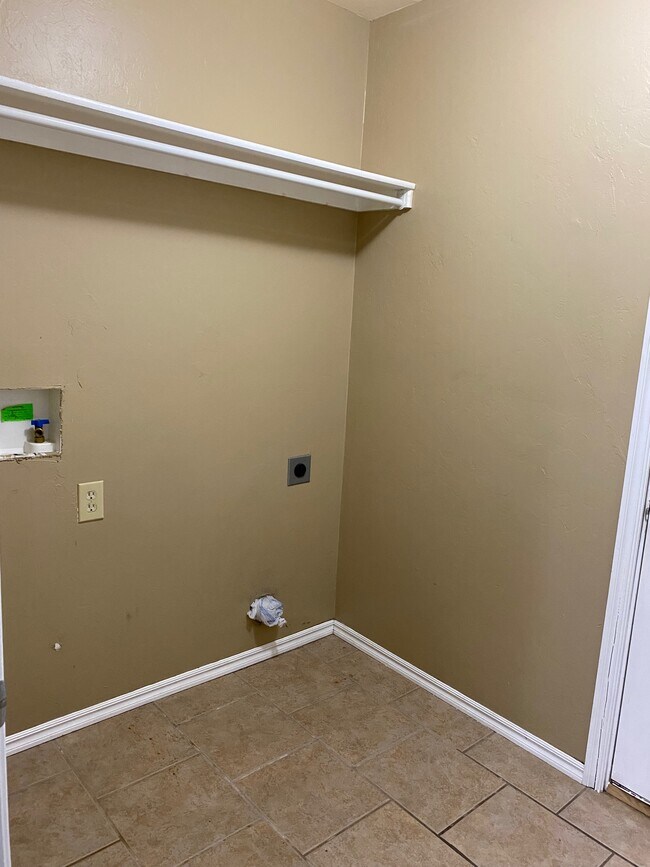 Building Photo - 7921 Frye Ln