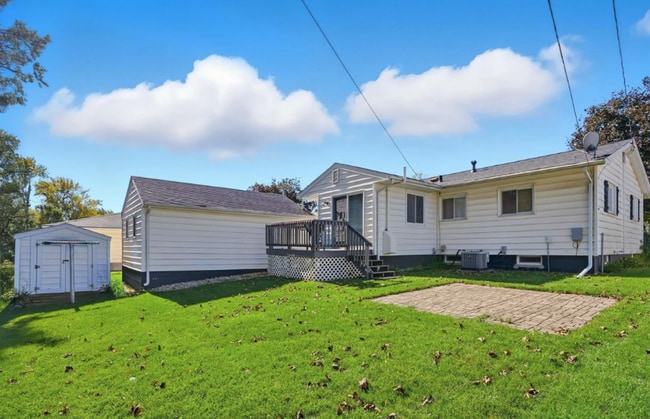 Building Photo - 3-Bed House in Waterloo