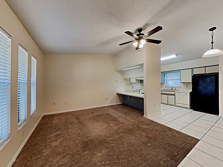 Building Photo - 32819 Blossom Ln