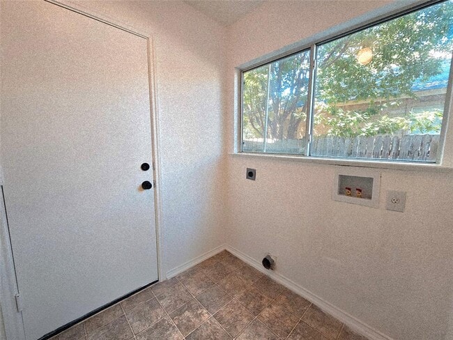 Building Photo - 1002 Keeshond Pl