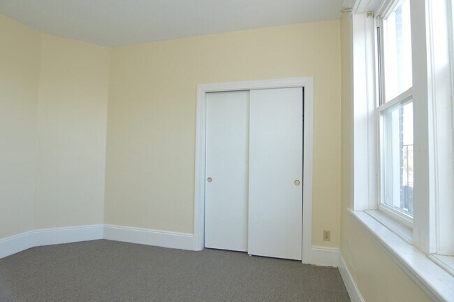Building Photo - 178 Brighton Ave