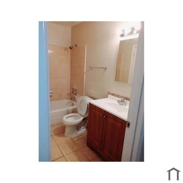 Building Photo - 811 Orchid Ct