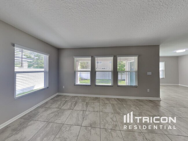 Building Photo - 10260 Old Dixie Hwy