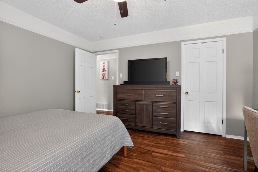 Building Photo - 10814 Cedar Elm Dr