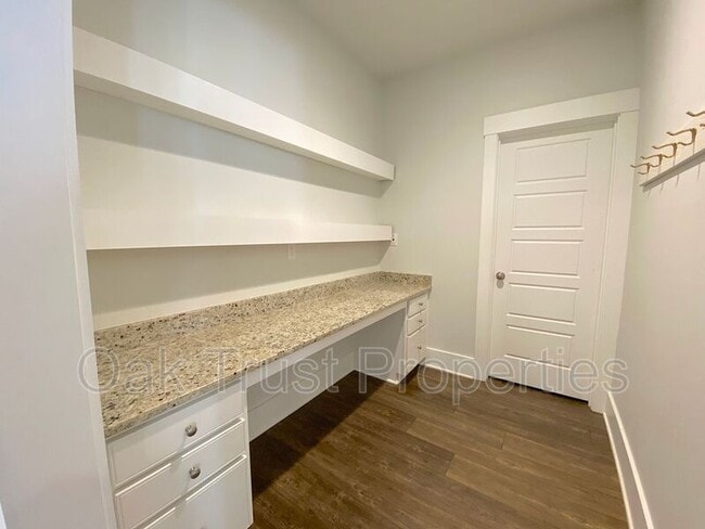 Building Photo - 225 Scholar Way