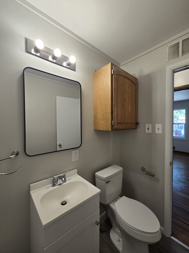 Building Photo - 1121 Luther E