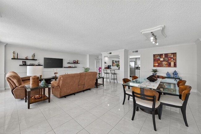 Building Photo - 2100 S Ocean Ln