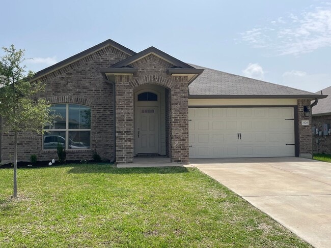 Building Photo - Available Now | Modern Single-Story 3 Bed, 2 Bath | Separate Office/Den | Big Yard | Pet Restrict...