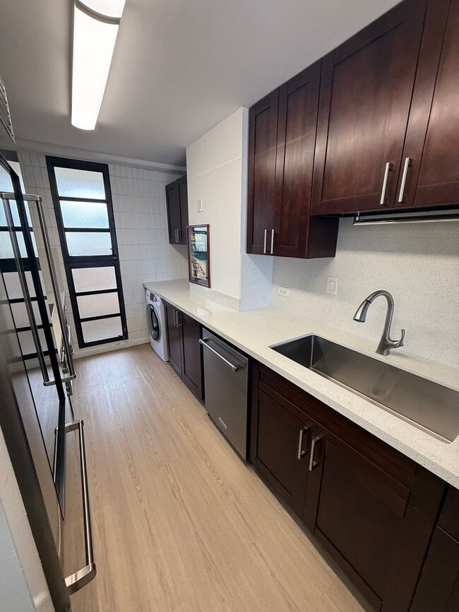 Building Photo - 4300 Waialae Ave