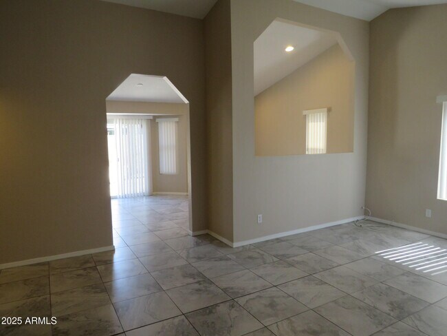 Building Photo - 7914 W Sweetwater Ave