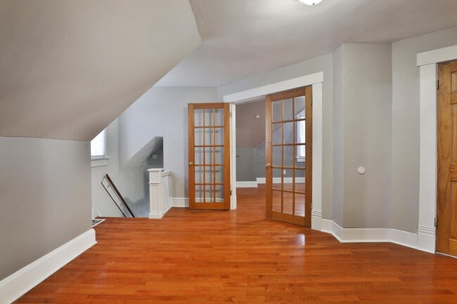 Building Photo - 628 E Whittier St