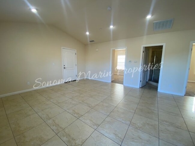 Building Photo - ~ Country Home ~ 2 Bedrooms & 2 Full Bathrooms with Attached Garage ~ Gated Community