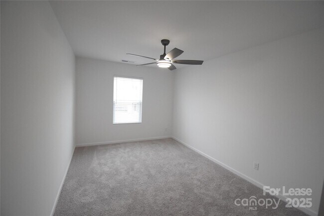 Building Photo - 752 Kitfox Dr NW