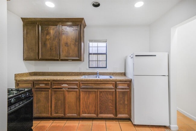 Building Photo - 402 Bomar St