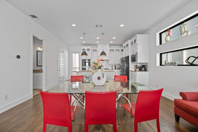 Building Photo - 516 Secretariat Dr