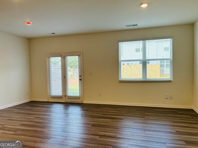 Building Photo - 403 Kings Cross Wy