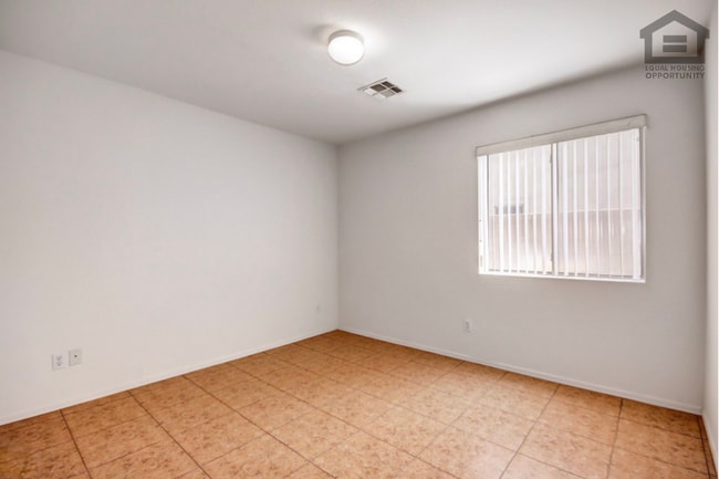 Building Photo - 7407 S Sunrise Way