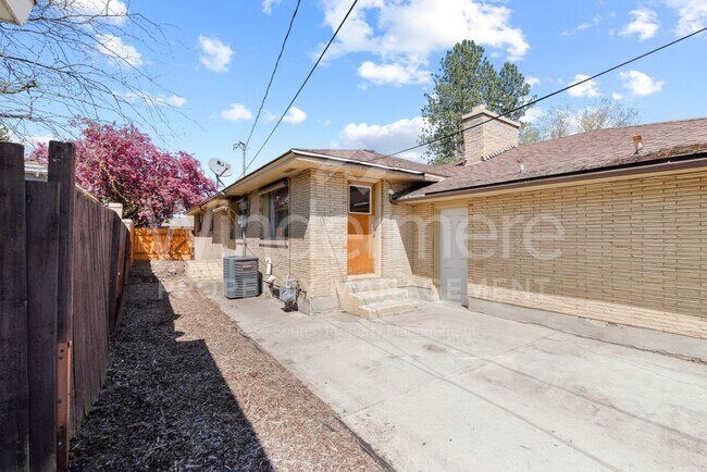 Building Photo - Charming North Spokane Home in a Prime Location