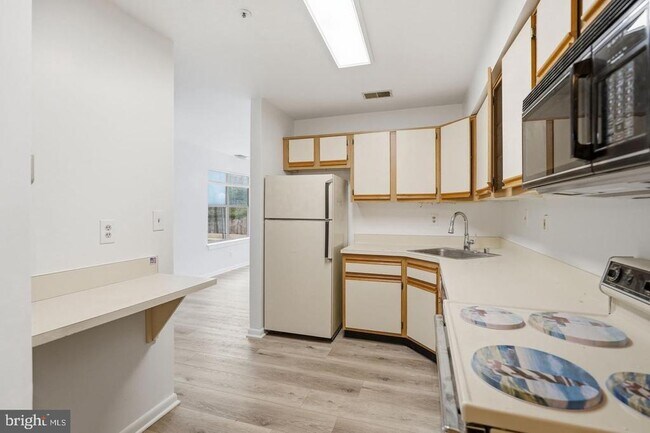 Building Photo - 13405 Shady Knoll Dr