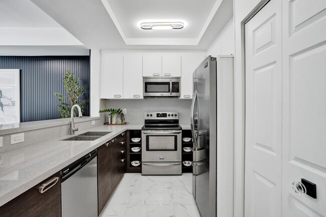 Building Photo - 2708 NE 30th Pl