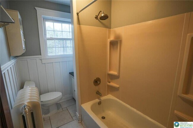 Building Photo - 628 Coal St