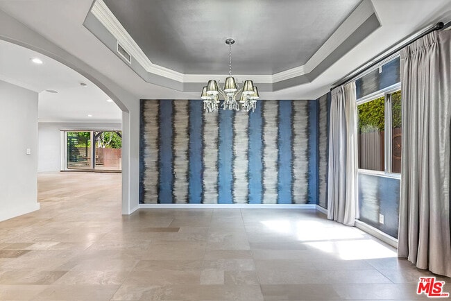 Building Photo - 4724 Noble Ave