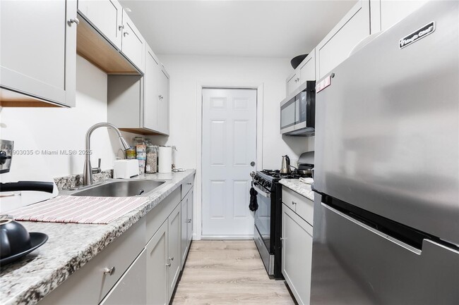 Building Photo - 301 Jefferson Ave