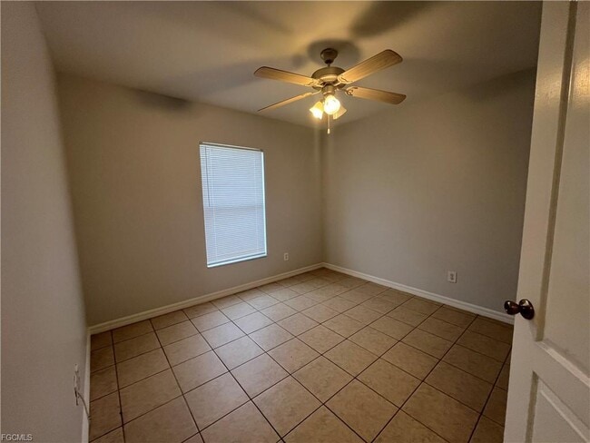 Building Photo - 313 NE 30th St