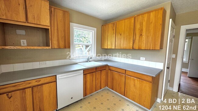 Building Photo - Charming 4 BD | 2 BA Bungalow with A/C - North Tabor