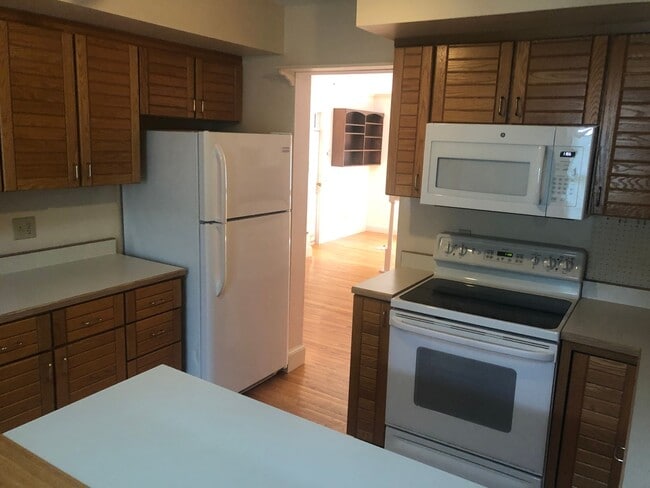 Building Photo - Beautiful 4- Bedroom Condo in Portsmouth, NH!