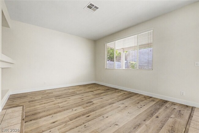 Building Photo - 571 Kavanagh Pl