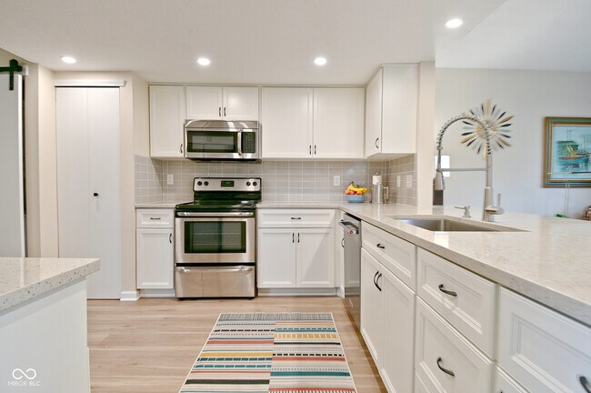Building Photo - 9477 Aberdare Dr