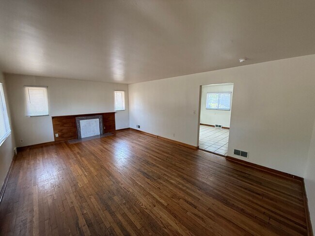 Building Photo - 171 W Patterson Ave