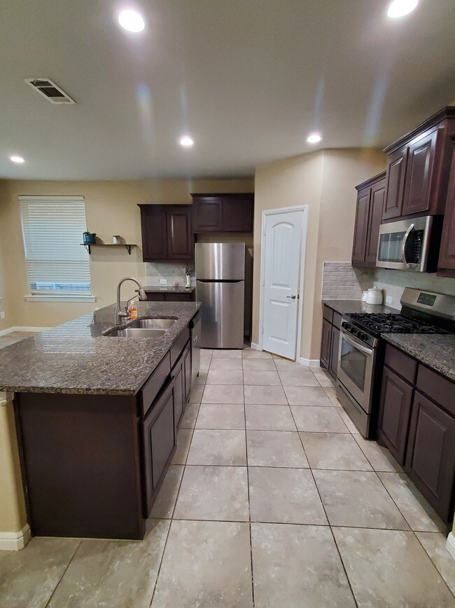 Building Photo - 103 Shadow Mountain Dr