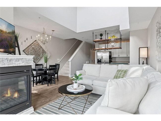 Building Photo - 640 Main St N