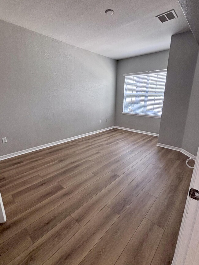 Building Photo - Colibri Way Townhome