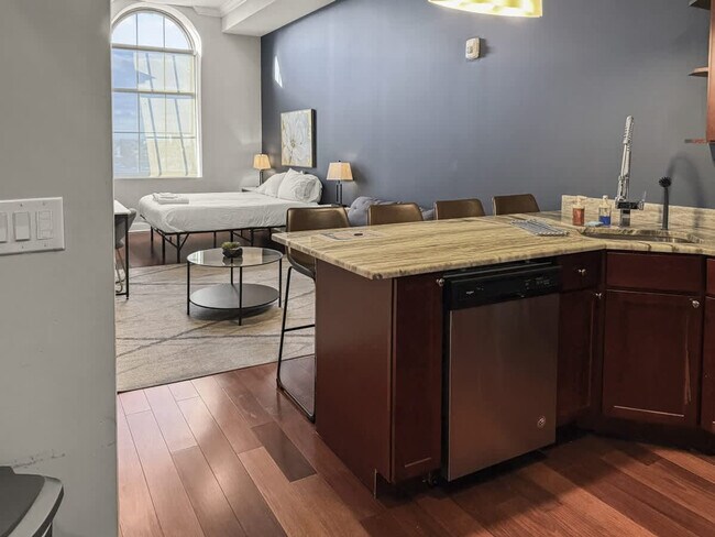 Building Photo - 1421 N 5th St