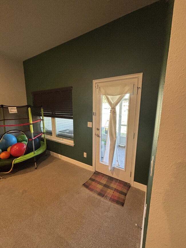 Building Photo - 9835 Olivia St