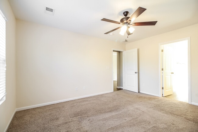 Building Photo - 159 Spirit Dr